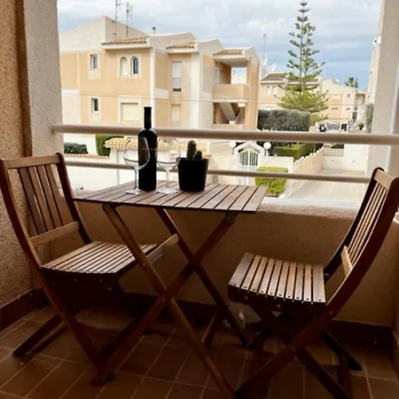 Stunning 2 Bed Frutales Appartamento
