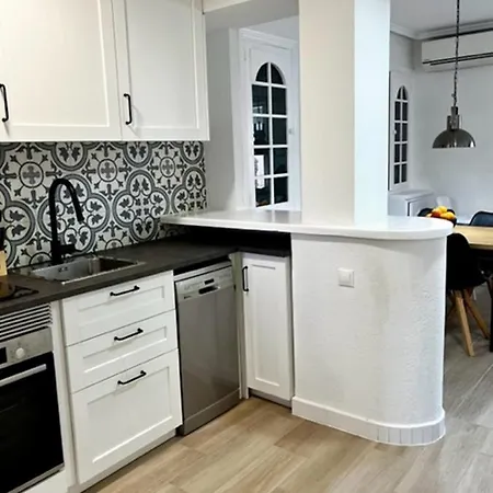 Stunning 2 Bed Frutales Appartamento