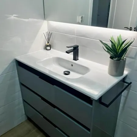 Stunning 2 Bed Frutales Appartamento